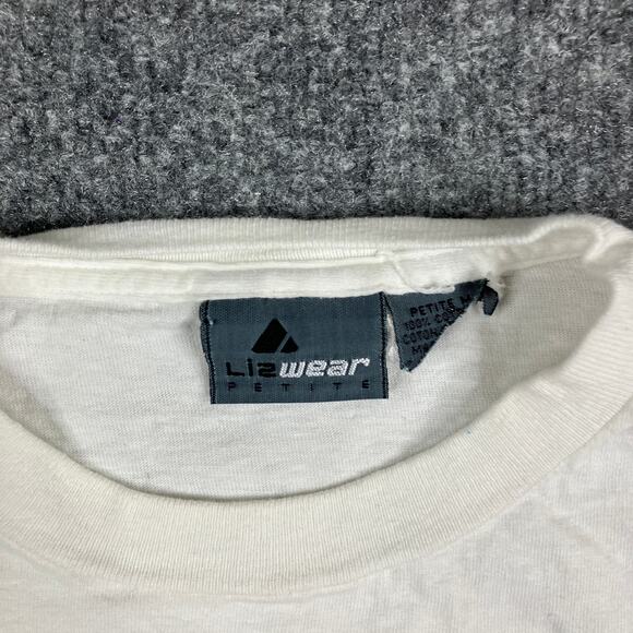 Lizwear TShirt Womens Petite M White Hotel Travel Stamp Graphic Tee Short Sleeve - Picture 4 of 10